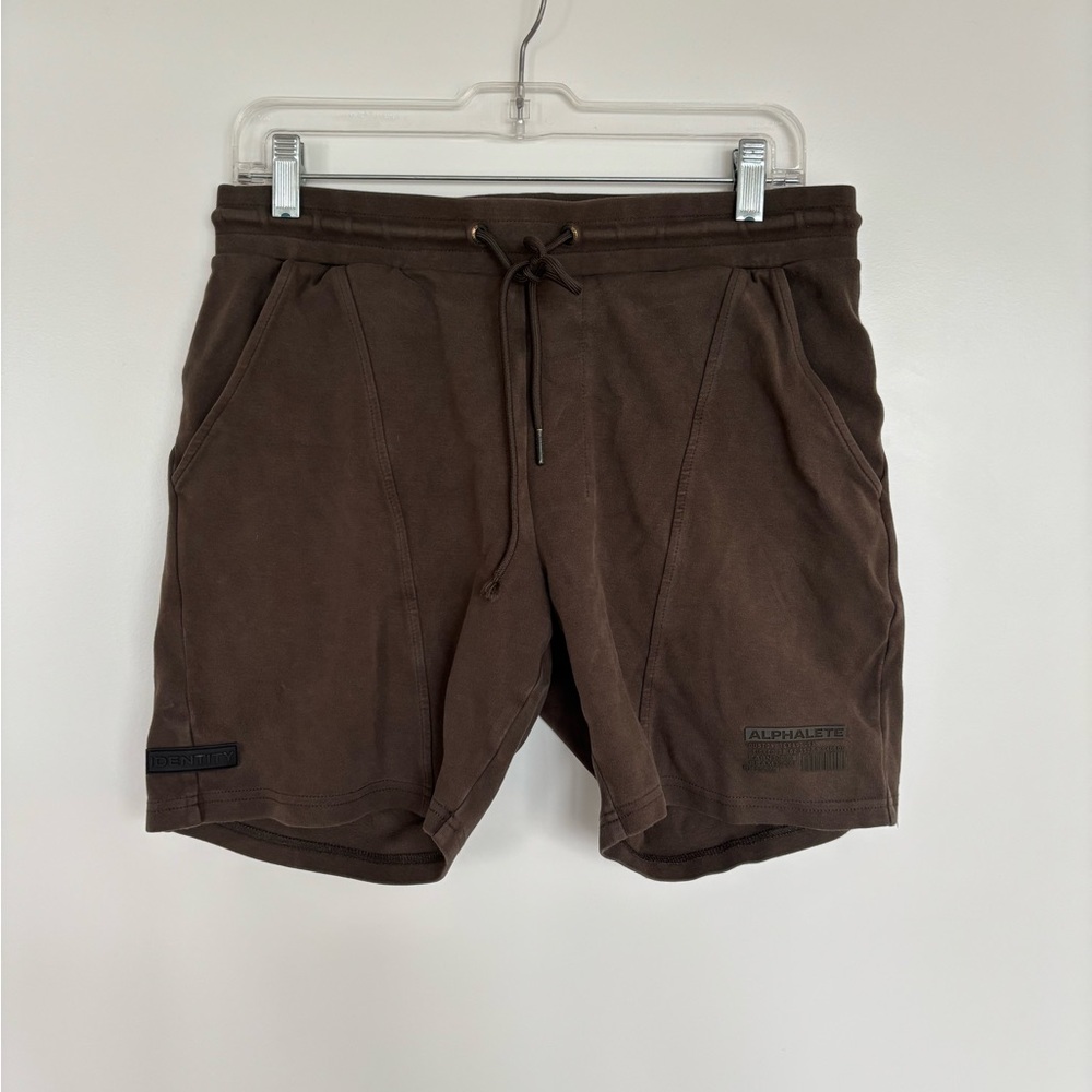 Alphalete 16-19” WAIST Men's Athletic Shorts Elastic Waist, Brown.